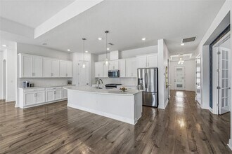 5925 Silver Sun Dr in Apollo Beach, FL - Building Photo - Building Photo