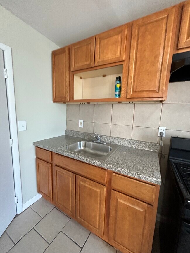 75 N 9th St, Unit 5 in Newark, NJ - Building Photo - Building Photo