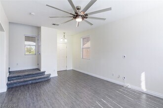 1068 Crescent Falls St in Las Vegas, NV - Building Photo - Building Photo