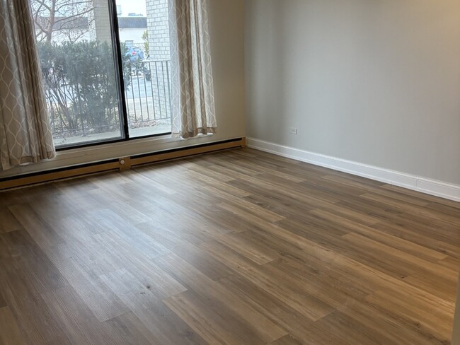 9074 W Terrace Dr in Niles, IL - Building Photo - Building Photo