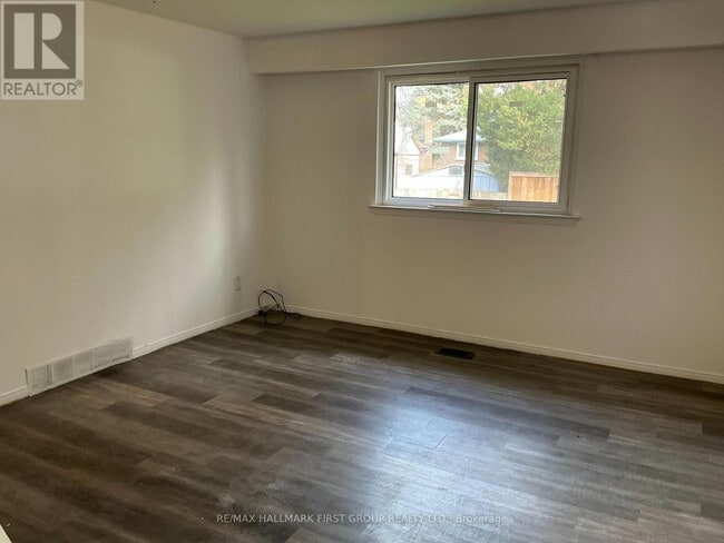 361 Linden St in Oshawa, ON - Building Photo - Building Photo