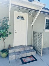 5223 1/2 Strohm Ave, Unit 5223 Strohm Ave. in North Hollywood, CA - Foto de edificio - Building Photo