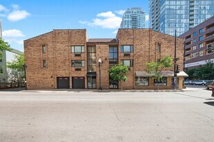 163 W Division St in Chicago, IL - Building Photo