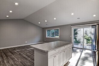 1543 Charleston Dr in New Richmond, WI - Building Photo - Building Photo