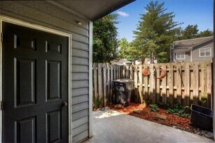 1015 Rock Creek Ln in Norcross, GA - Building Photo