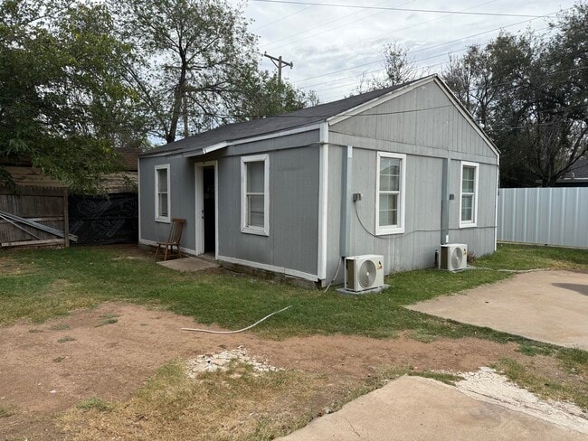 1321 25th St in Lubbock, TX - Building Photo - Building Photo