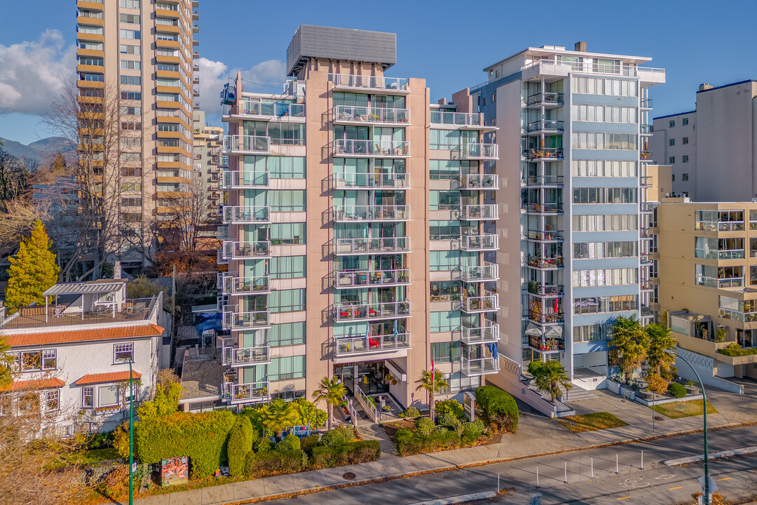 Flamingo in Vancouver, BC - Building Photo