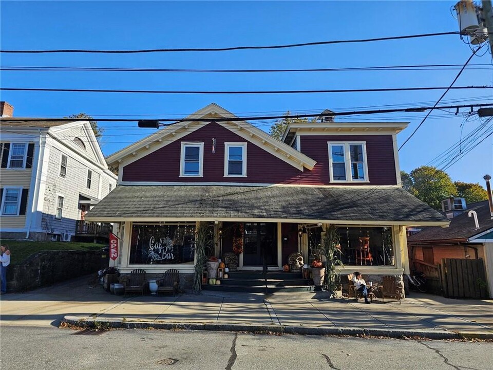 396 Main St in South Kingstown, RI - Building Photo