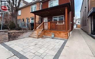 403 Winona Dr in Toronto, ON - Building Photo