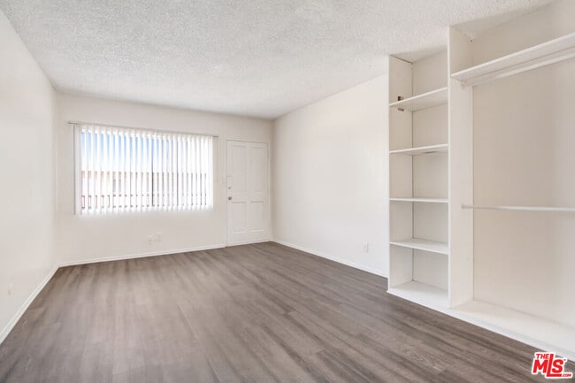 property at 14108 Doty Ave