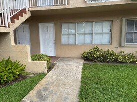 8695 NW 6th Ln in Miami, FL - Building Photo