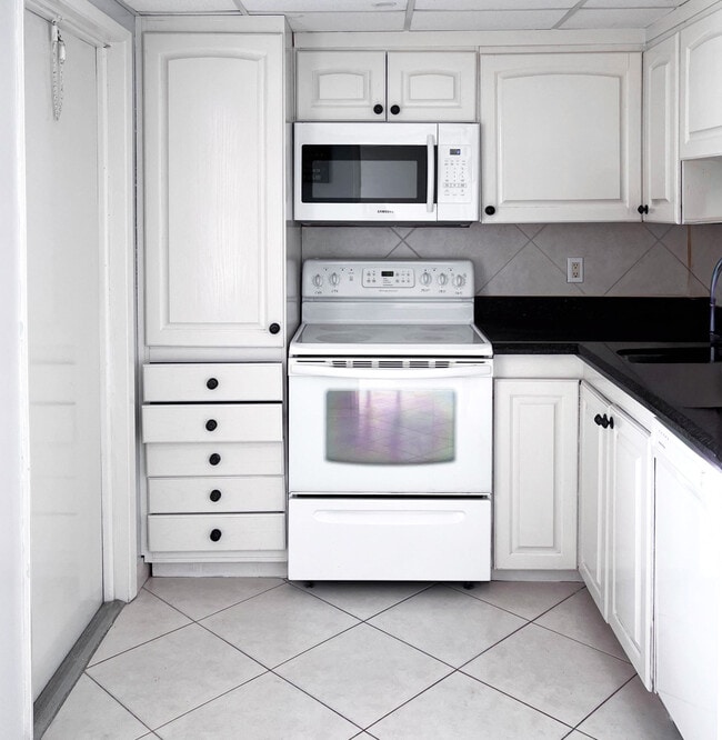 3150 N Palm Aire Dr in Pompano Beach, FL - Foto de edificio - Building Photo