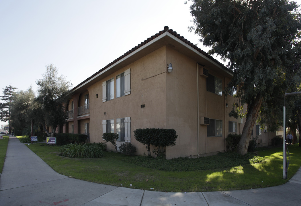 The Palm @ Valley Glen in Van Nuys, CA - Building Photo