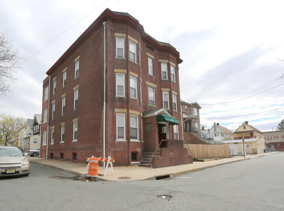 639 W Christopher St in Orange, NJ - Building Photo