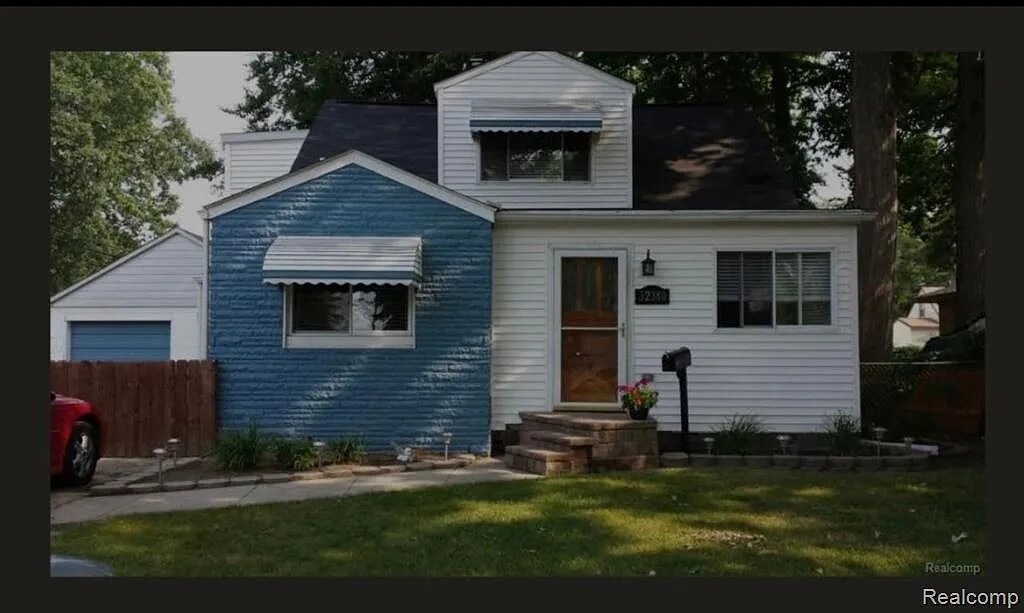 32380 Maplewood St, Unit Lower in Garden City, MI - Building Photo