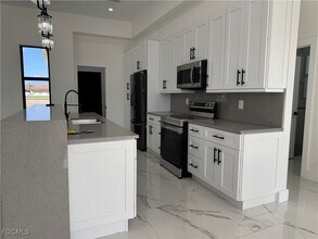 707 NE Juanita Pl in Cape Coral, FL - Building Photo - Building Photo