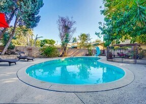 9320 Yolanda Ave in Los Angeles, CA - Building Photo