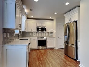 19005 Kanawha Dr in Cornelius, NC - Foto de edificio - Building Photo