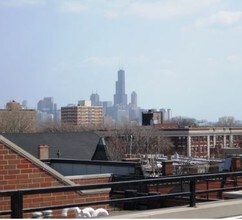 2240 W North Ave in Chicago, IL - Foto de edificio - Building Photo