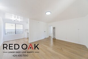 252 W Elm Ave, Unit F in Burbank, CA - Building Photo