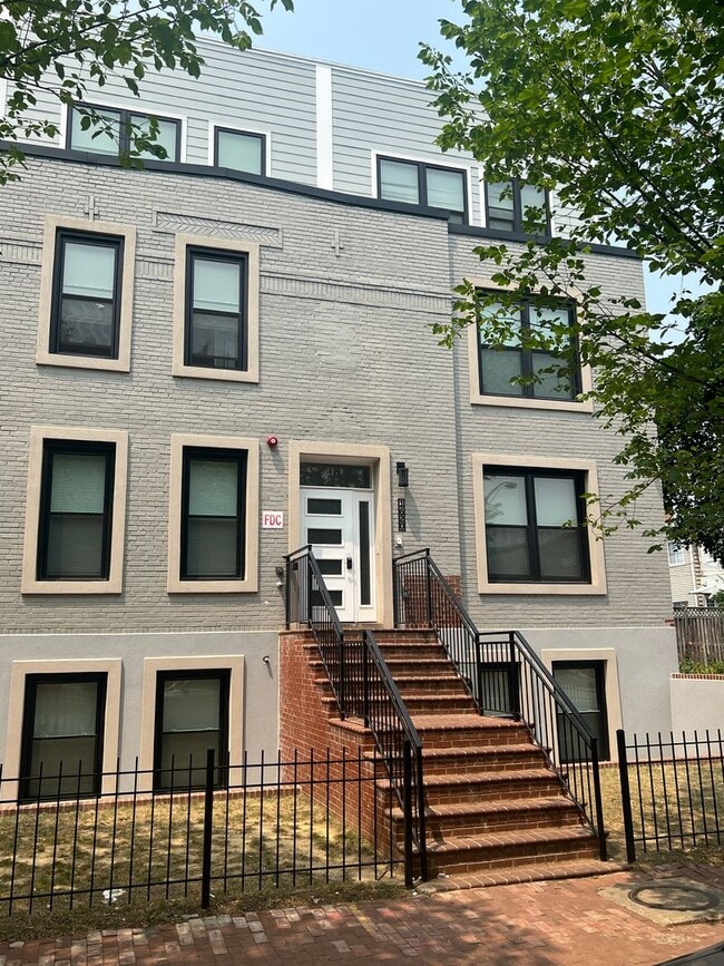 1620 Constitution Ave NE in Washington, DC - Building Photo - Building Photo