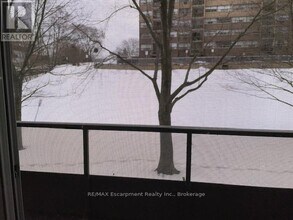 1964 Main St W in Hamilton, ON - Building Photo - Building Photo