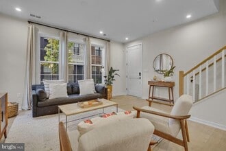 7436 Backett Wood Ter in McLean, VA - Building Photo - Building Photo