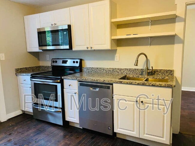 215 Robinwood Ave in Nashville, TN - Building Photo - Building Photo