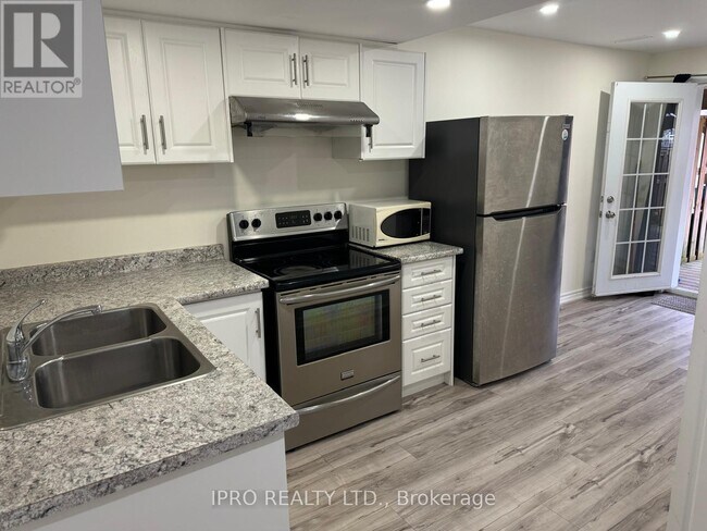 43 Curzon Crescent in Guelph, ON - Building Photo - Building Photo