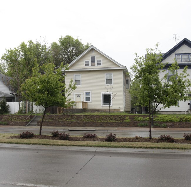 2436 Vine St in Lincoln, NE - Foto de edificio - Building Photo