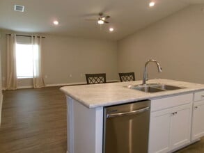 1247 Mezzavalle Wy in Auburndale, FL - Building Photo - Building Photo