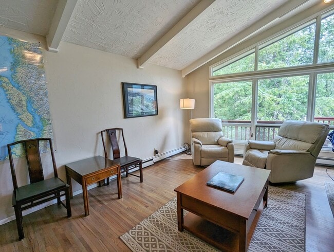 9380 Mendenhall Loop Rd in Juneau, AK - Building Photo - Building Photo