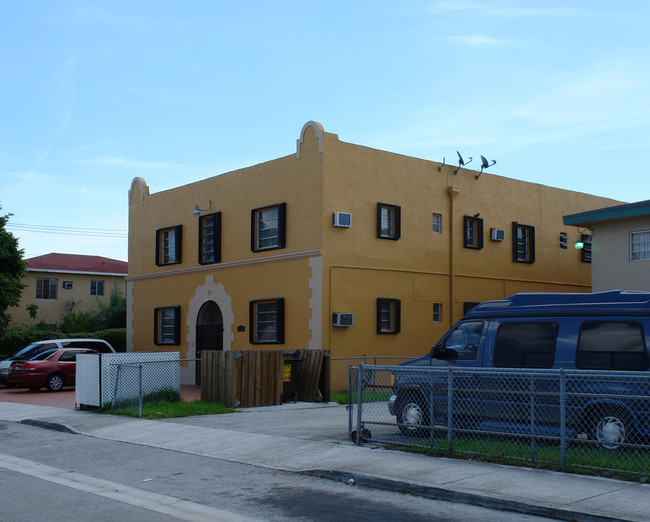 2238 SW 9th St in Miami, FL - Foto de edificio - Building Photo