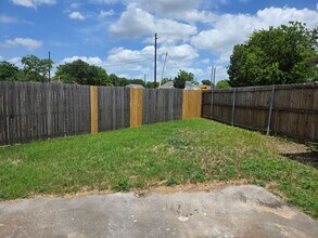 10327-10329 Bernardin Cir in Dallas, TX - Building Photo - Building Photo