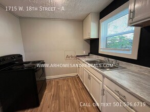 1715 W 18th St-Unit -A in North Little Rock, AR - Foto de edificio - Building Photo