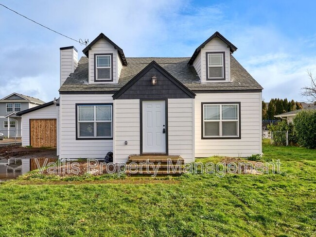 property at 415 S 11th St