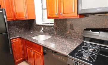 215 Woodward St, Unit 8 in Jersey City, NJ - Foto de edificio - Building Photo