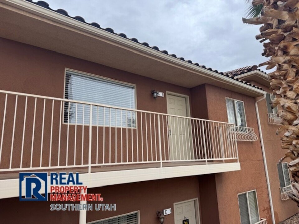 700 N Main St in Washington, UT - Foto de edificio