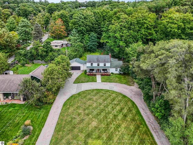 7320 Peninsula Dr in Traverse City, MI - Building Photo - Building Photo