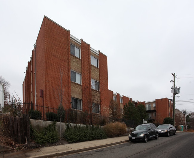5210-5212 E St SE in Washington, DC - Building Photo - Building Photo