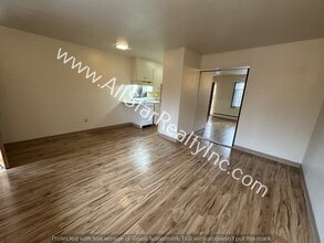 433 E Dowling Rd, Unit 5 in Anchorage, AK - Building Photo - Building Photo