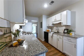 1697 Cedar Bluff Way in Marietta, GA - Foto de edificio - Building Photo