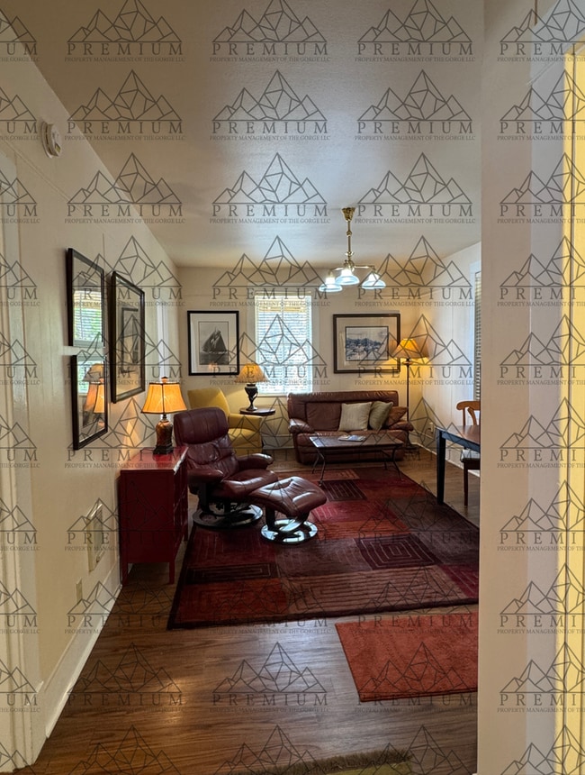 property at 1006 E 2nd St