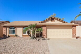 986 S Wanda Dr, Unit g in Gilbert, AZ - Building Photo