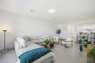 14303 Pine Lodge Ln in Ft. Myers, FL - Building Photo - Building Photo