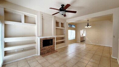 7524 Holloran Ct in Las Vegas, NV - Building Photo - Building Photo