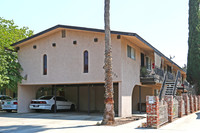 430 S Garden St in Visalia, CA - Foto de edificio - Building Photo