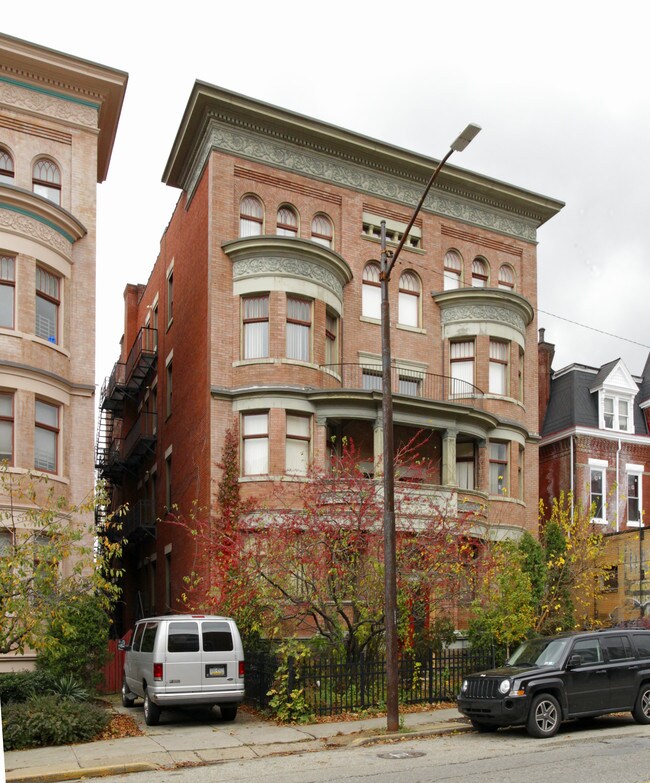 5456 Penn Ave in Pittsburgh, PA - Foto de edificio - Building Photo