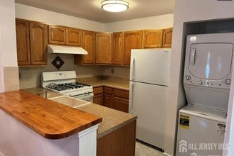 314 Edpas Rd in New Brunswick, NJ - Building Photo - Building Photo