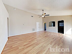 4303 Hanging Moss Dr in Orange Park, FL - Building Photo - Building Photo